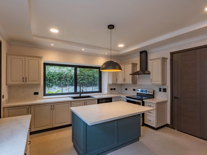 VENTA Y ALQUILER DE EXCLUSIVA CASA CON PISCINA PRIVADA EN HACIENDA DEL SOL - Imagen 4