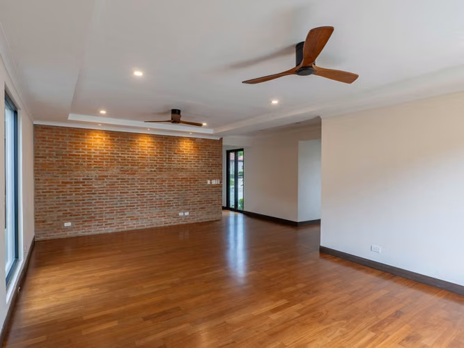 VENTA Y ALQUILER DE EXCLUSIVA CASA CON PISCINA PRIVADA EN HACIENDA DEL SOL - Imagen 6