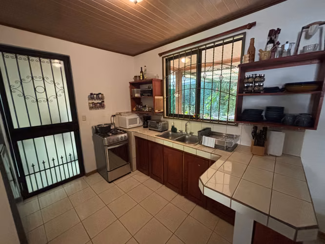 Casa en un entorno de santuario con piscina y arroyo - Imagen 12