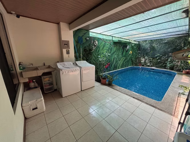 Casa en un entorno de santuario con piscina y arroyo - Imagen 2