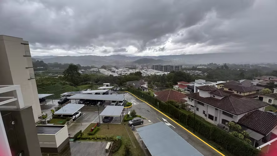 Apartamento con línea Blanca con Doble Balcón y 2 Parqueos | Monte Alto, Curridabat