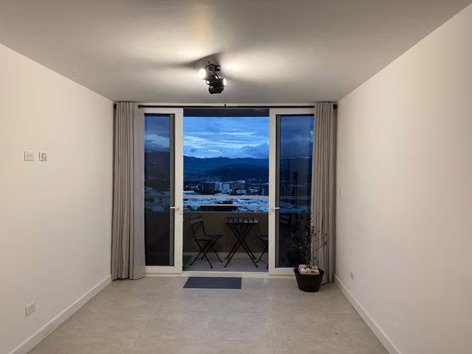 Apartamento con línea Blanca con Doble Balcón y 2 Parqueos | Monte Alto, Curridabat