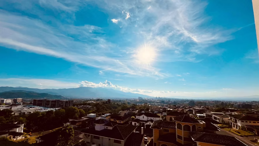 Apartamento con línea Blanca con Doble Balcón y 2 Parqueos | Monte Alto, Curridabat