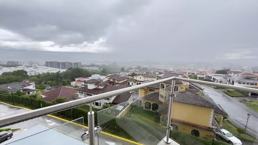 Apartamento con línea Blanca con Doble Balcón y 2 Parqueos | Monte Alto, Curridabat