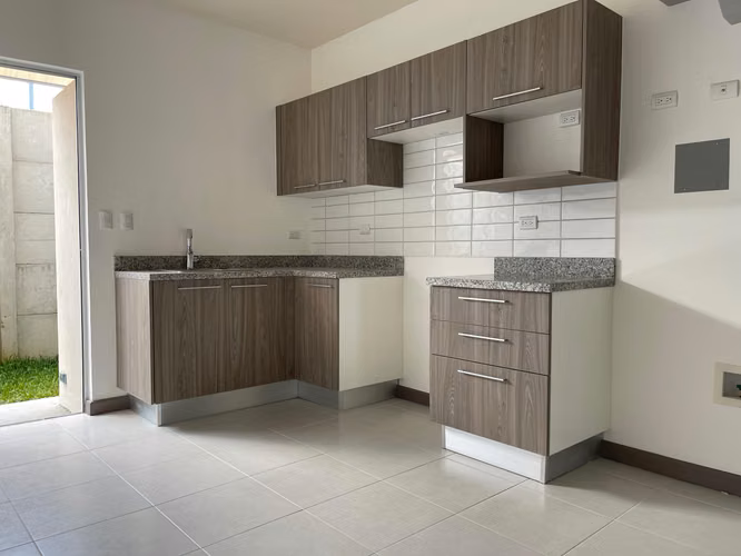 Venta. Vive o Invierte. San Pablo, Heredia IK2618