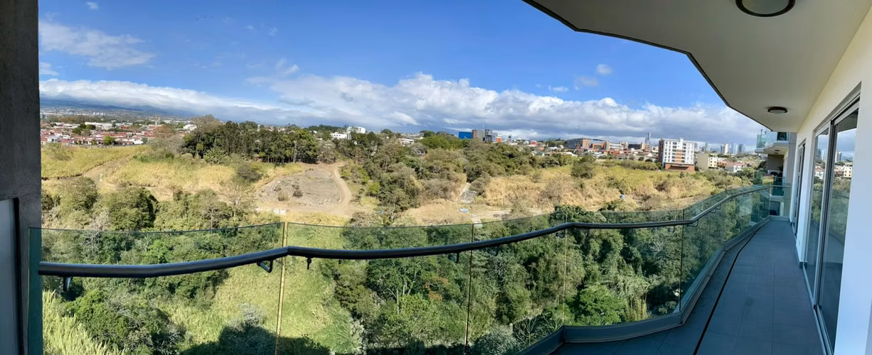 Apartamento de 2 habitaciones con vista al rio y amanecer en Rohrmoser.