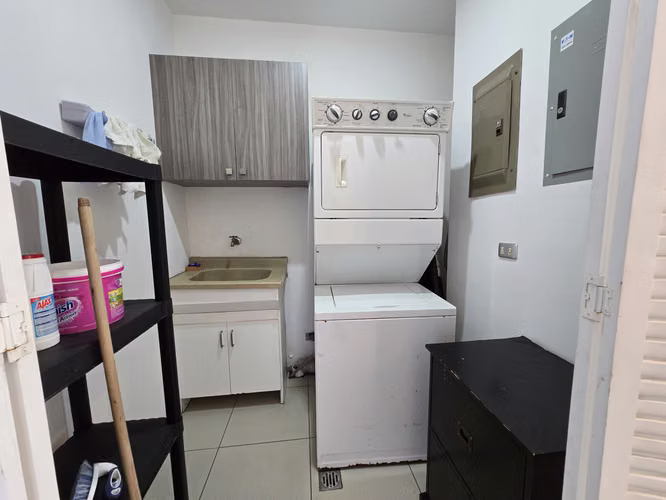 Moderno apartamento amoblado con amenidades en Santa Ana $1800