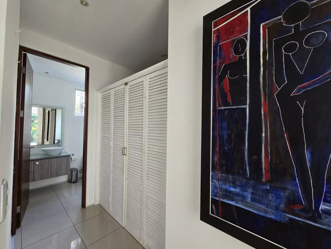 Moderno apartamento amoblado con amenidades en Santa Ana $1800
