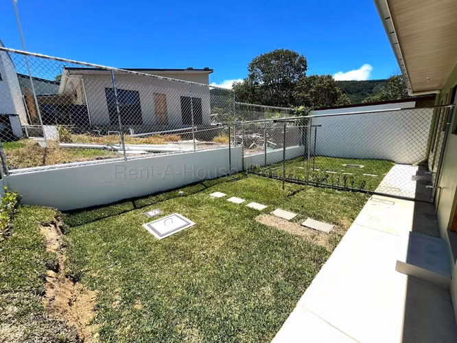 Alquiler de Apartamento para ESTRENAR en Santa María de Dota.  27-121