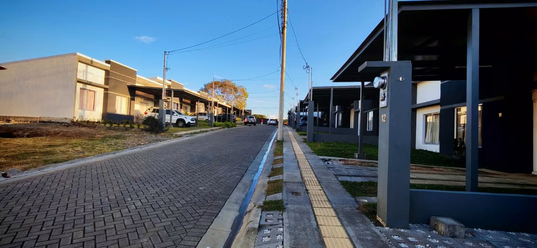  ESTRENE CASA EN SAN ISIDRO DE ALAJUELA