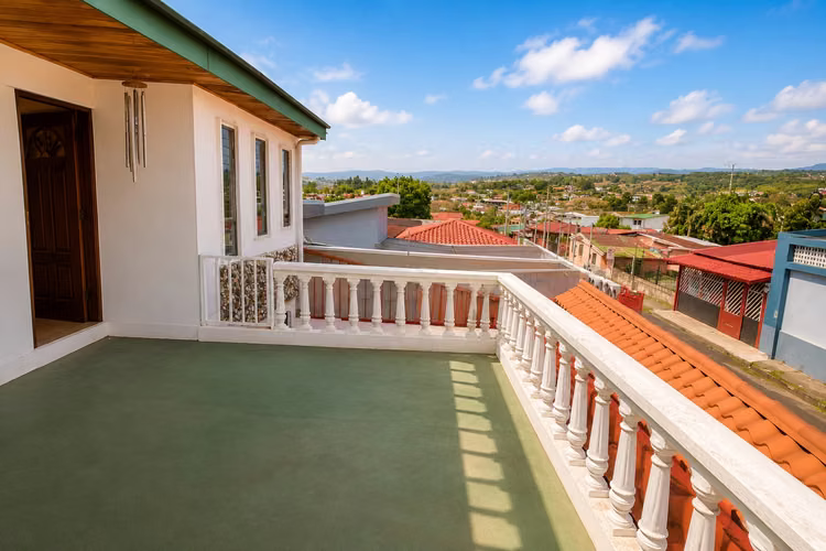 Casa con Apartamento Independiente Alquiler con Opción de Compra