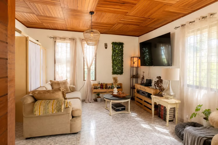 Casa con Apartamento Independiente Alquiler con Opción de Compra