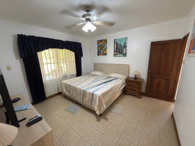 Venta. Lote con Casa. Turrubares, San Jose
