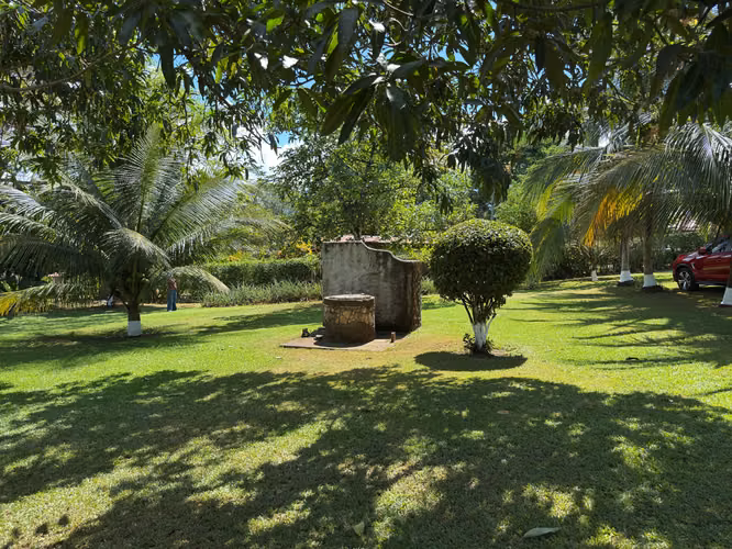 Venta. Lote con Casa. Turrubares, San Jose