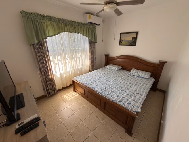 Venta. Lote con Casa. Turrubares, San Jose