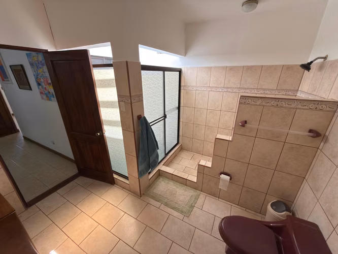 Venta. Lote con Casa. Turrubares, San Jose