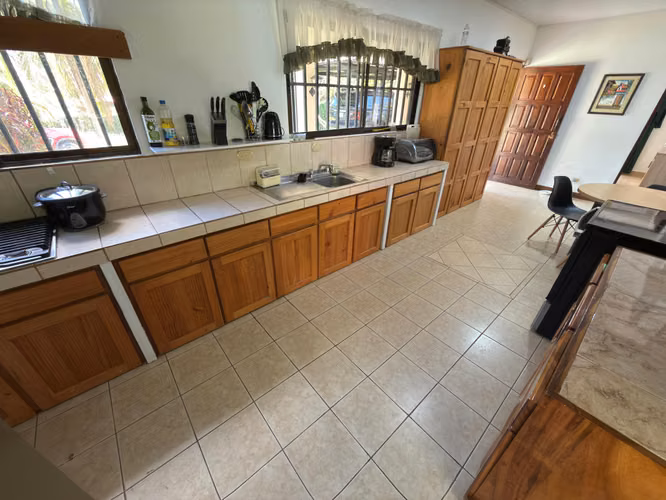 Venta. Lote con Casa. Turrubares, San Jose