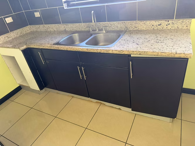 Se vende apartamento para inversión ubicado en La Uruca. - Imagen 7
