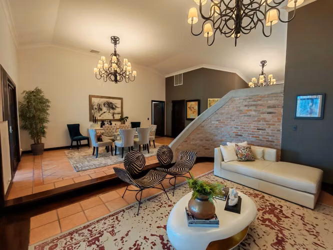 Se alquila casa de lujo de 1 planta en Lindora.