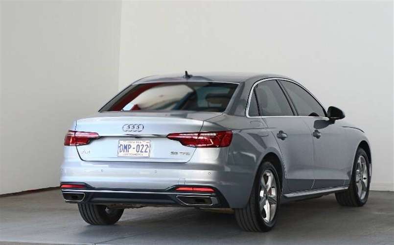 AUDI A4 2022 AUTOMÁTICA GASOLINA PLATEADO