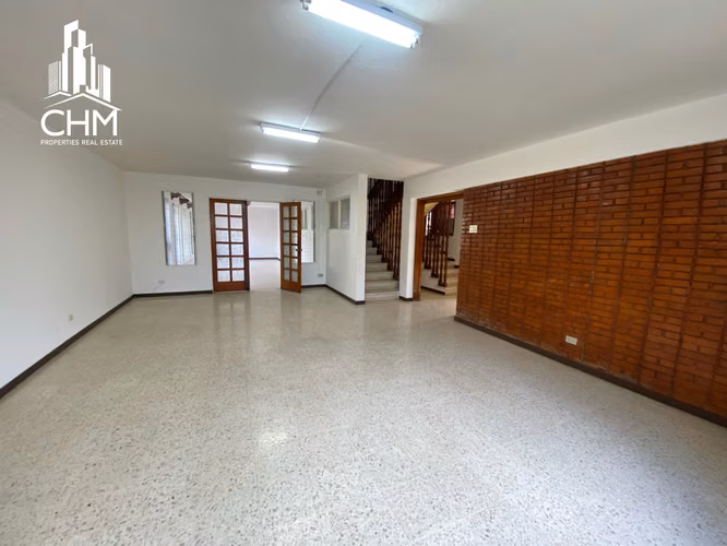 VENTA DE ESPECTACULAR CASA-ROHRMOSER-CERCA ANTIGUO AID