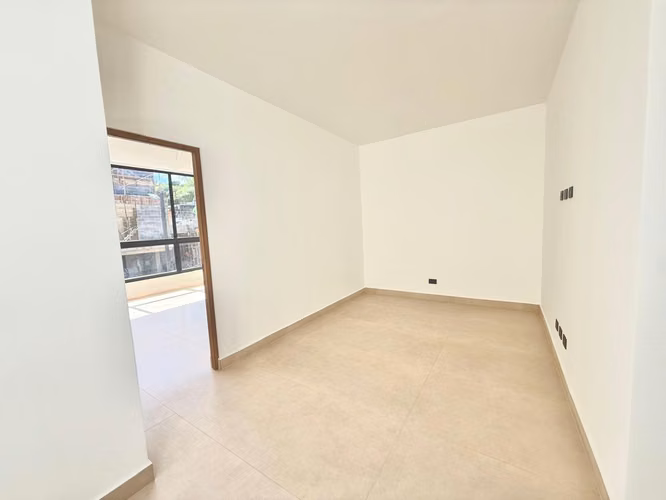 Casa Moderna Nueva en Venta en Guachipelín Escazú | 3 Hab | Jardín | Desde $380,000 - Imagen 9