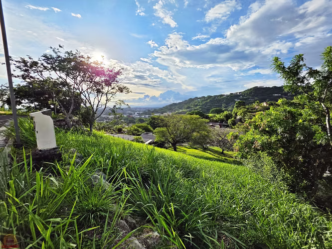 Lote Premium de 1.071 m² en Valle Escondido, Santa Ana | Hermosas Vistas | Cerca de Ruta 27 y el SAC