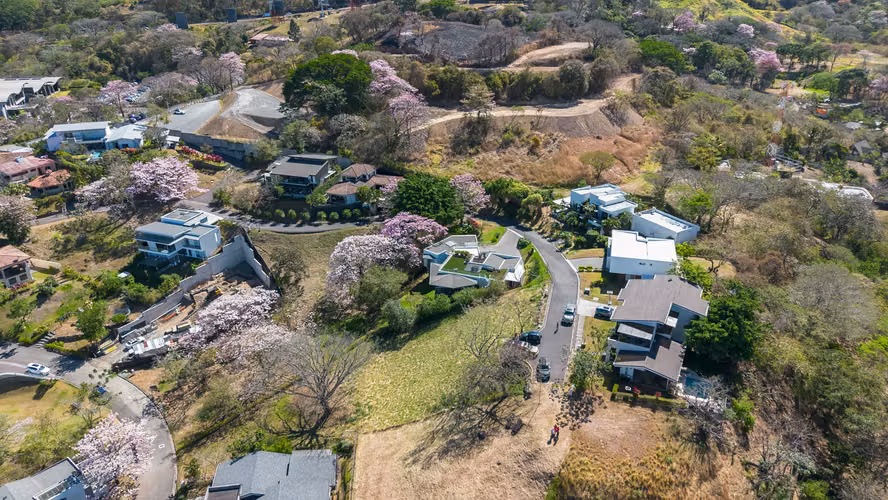 Lote Premium de 1.071 m² en Valle Escondido, Santa Ana | Hermosas Vistas | Cerca de Ruta 27 y el SAC