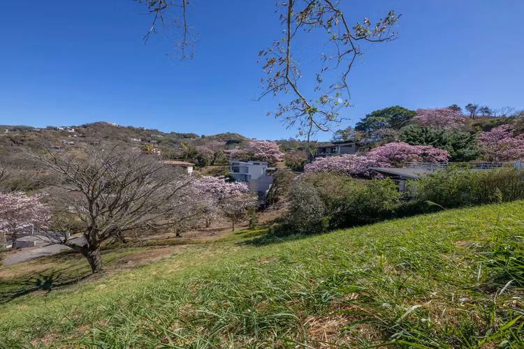 Lote Premium de 1.071 m² en Valle Escondido, Santa Ana | Hermosas Vistas | Cerca de Ruta 27 y el SAC