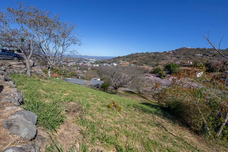 Lote Premium de 1.071 m² en Valle Escondido, Santa Ana | Hermosas Vistas | Cerca de Ruta 27 y el SAC