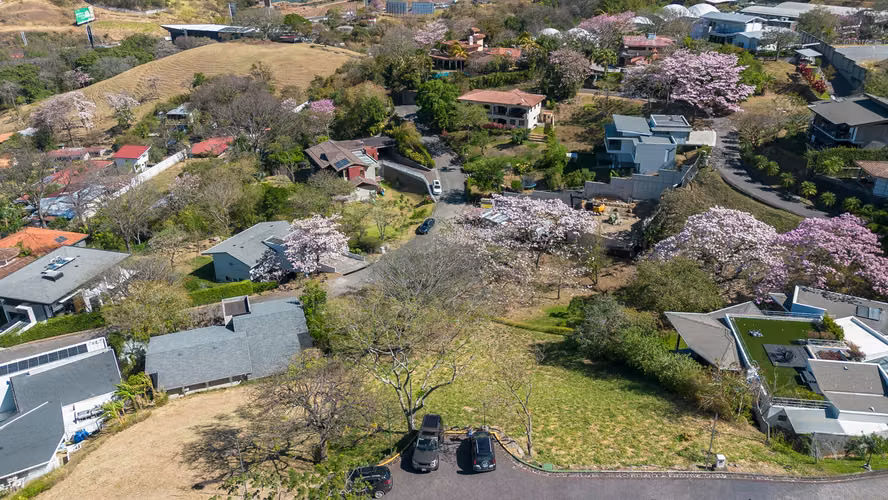 Lote Premium de 1.071 m² en Valle Escondido, Santa Ana | Hermosas Vistas | Cerca de Ruta 27 y el SAC