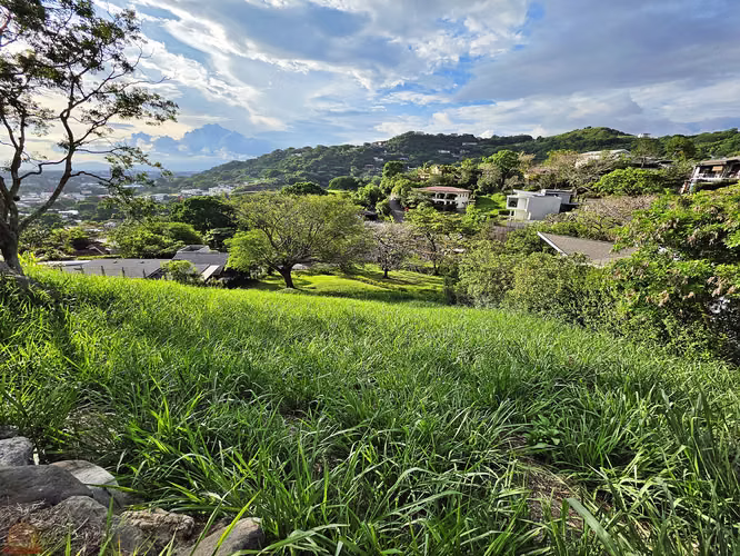 Lote Premium de 1.071 m² en Valle Escondido, Santa Ana | Hermosas Vistas | Cerca de Ruta 27 y el SAC