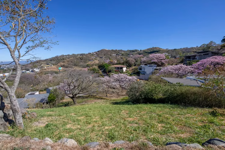 Lote Premium de 1.071 m² en Valle Escondido, Santa Ana | Hermosas Vistas | Cerca de Ruta 27 y el SAC