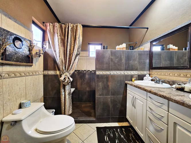 Casa Esquinera en Venta en La Ribera de Belén | 280 m² | 3-Habs | Jardines | Excelente Ubicación