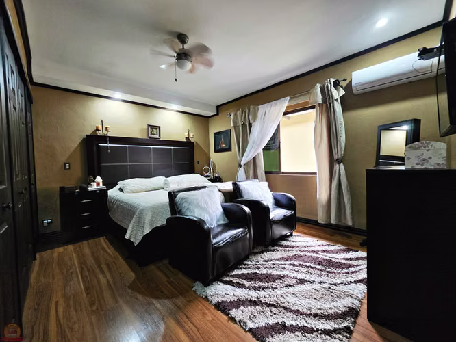 Casa Esquinera en Venta en La Ribera de Belén | 280 m² | 3-Habs | Jardines | Excelente Ubicación