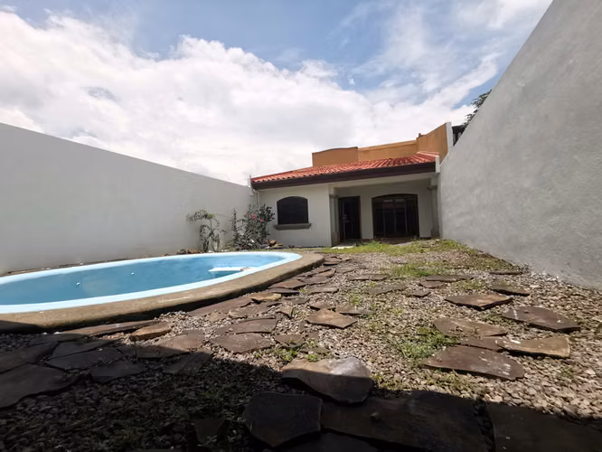 Heredia Casa Condominio piscina privada 4 dormitorios sala tv
