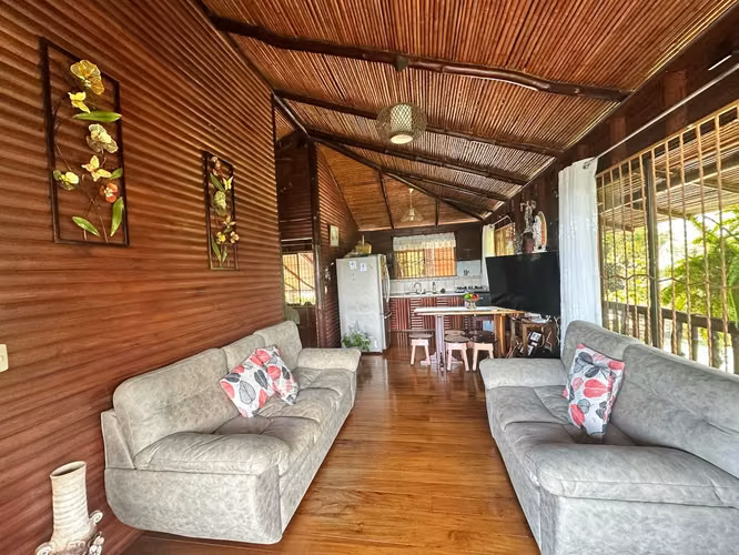 CASA TIPO CABAÑA CON HUERTO FRUTAL DE 0.80 HECTAREAS (2 ACRES) CON VISTA A LAS MONTAÑAS
