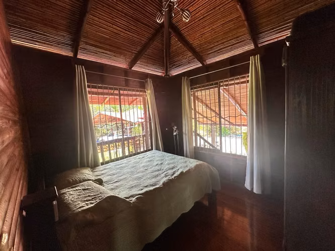 CASA TIPO CABAÑA CON HUERTO FRUTAL DE 0.80 HECTAREAS (2 ACRES) CON VISTA A LAS MONTAÑAS