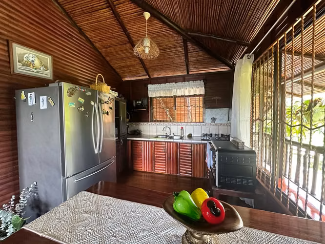 CASA TIPO CABAÑA CON HUERTO FRUTAL DE 0.80 HECTAREAS (2 ACRES) CON VISTA A LAS MONTAÑAS