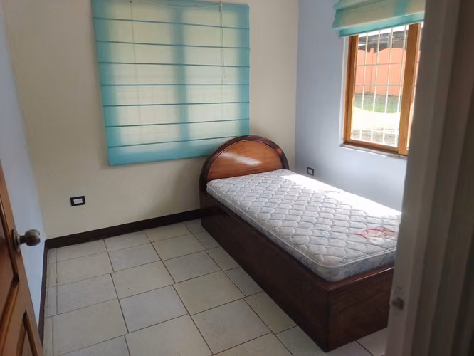 Venta de encantadora casa con amplias zonas verdes