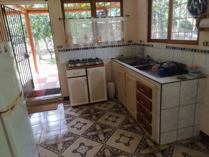 Venta de encantadora casa con amplias zonas verdes