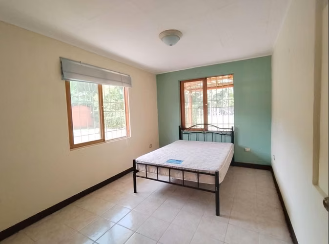 Venta de encantadora casa con amplias zonas verdes