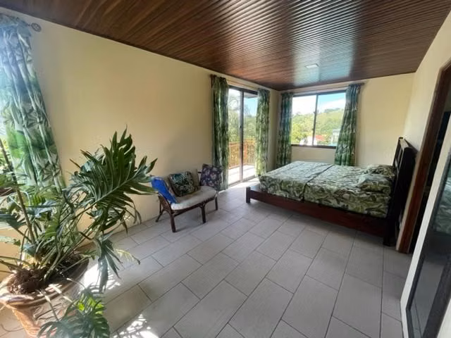 Casa recién construida con diseños y acabados únicos en Atenas