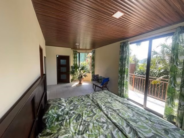 Casa recién construida con diseños y acabados únicos en Atenas