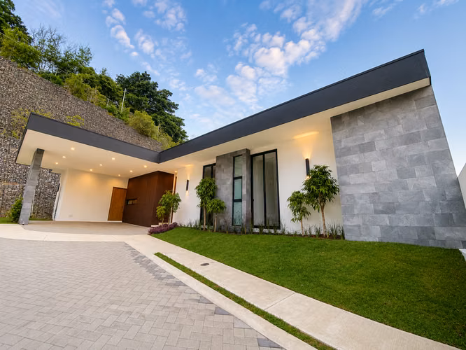 VENTA DE CASA NUEVA DE UN PISO EN CONDOMINIO, POZOS DE SANTA ANA
