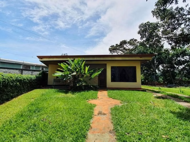 Lote en area privada y segura del centro - Imagen 1