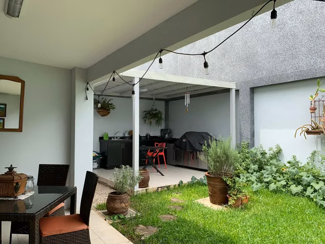 Se Alquila Exclusiva Casa Contemporánea en Condominio – Río Oro, Santa Ana - Imagen 7