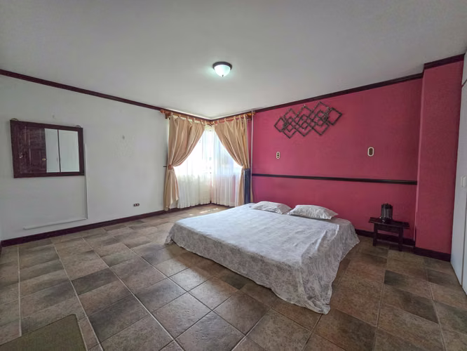 CONDOMINIO DE 3 HABIT. EN GUACHIPELIN ESCAZU