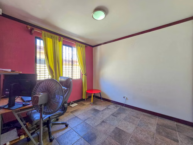 CONDOMINIO DE 3 HABIT. EN GUACHIPELIN ESCAZU