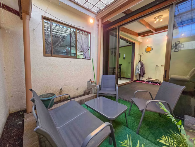 CONDOMINIO DE 3 HABIT. EN GUACHIPELIN ESCAZU